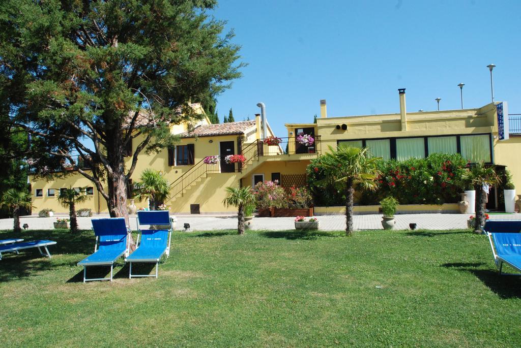 Camping Village Mar Y Sierra San Costanzo Kültér fotó